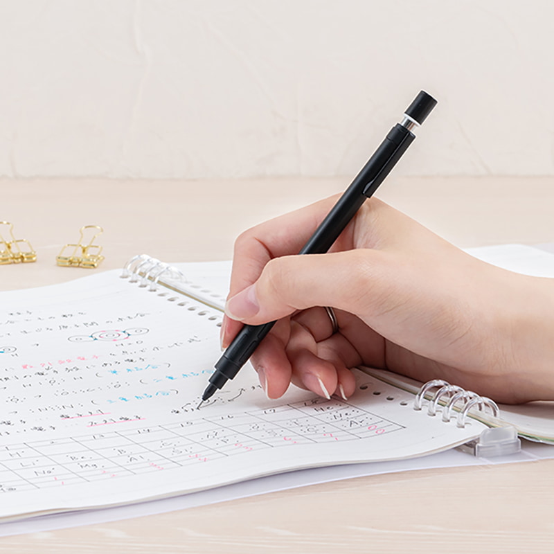 筆記時の「リングが手に当たる煩わしさ」を解消