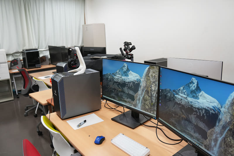 生徒が自由に創作や探究に打ち込む「STEAMラボ」