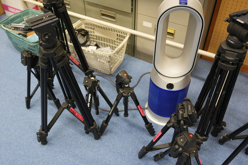 SONYのデジタルカメラや三脚がそろっており、貸出自由