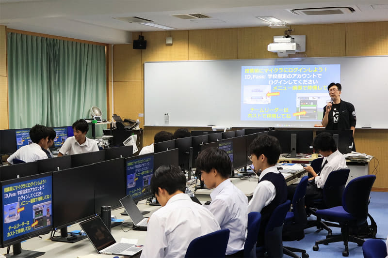 JAXA（宇宙航空研究開発機構）とタツナミシュウイチ氏が共同で制作したマインクラフトのデジタル教材「ルナクラフト」のワークショップも開催（出典：三鷹中等教育学校）