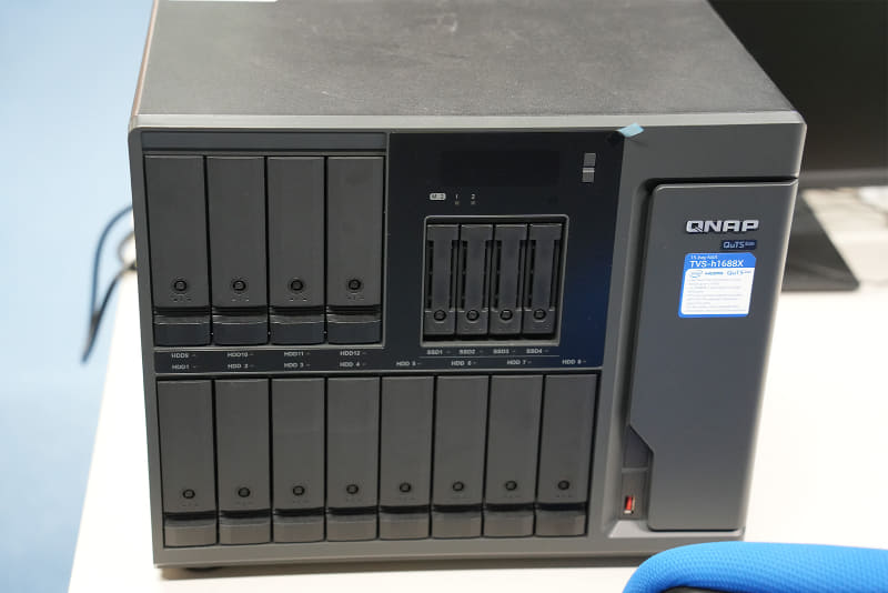 IntelXeon Wプロセッサーと10GBASE-T LANカードを搭載する、QNAPの「TVS-H1688X」を導入