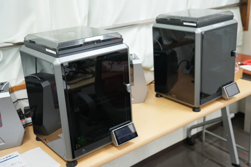 「Creality K1C 3Dプリンター」。フィラメントも各色豊富にそろっていた