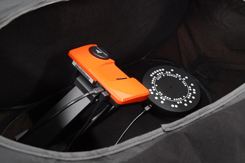 SCAN DIMENSIONの3Dスキャナー「SOL PRO 3D scanner」。普段はスキャンテントに覆われている