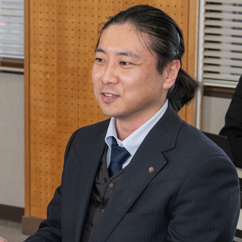 京都府教育庁指導部 教育DX推進課 推進係 兼 京都府デジタル学習支援センター 研究員 松村 拓氏（左）・指導主事 小越裕史氏（右）