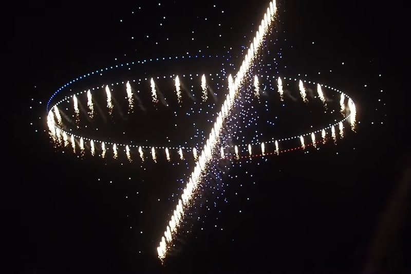 ドローンショーもこの最終日限りのスペシャル演出で、通常の3倍となる3,000機のドローンを飛ばしただけでなく、ドローンに花火を搭載して、途中で花火を点火させていた