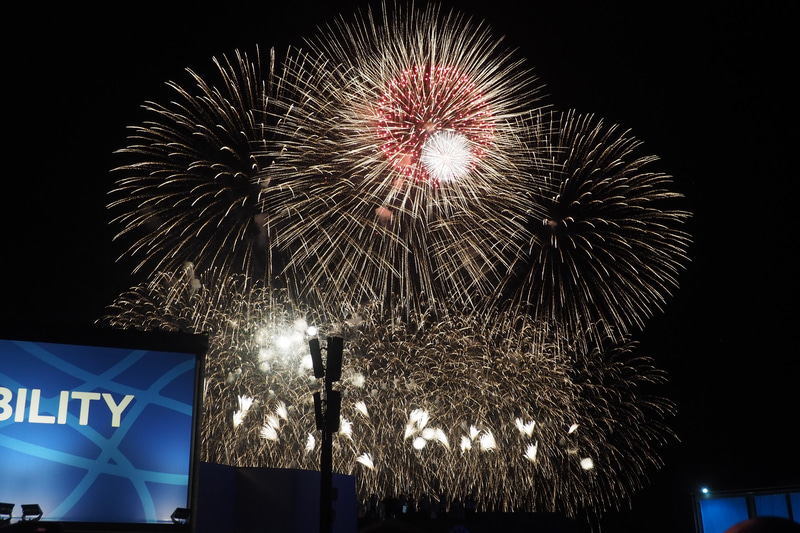 通常の花火よりもかなり玉数も多く、派手であった