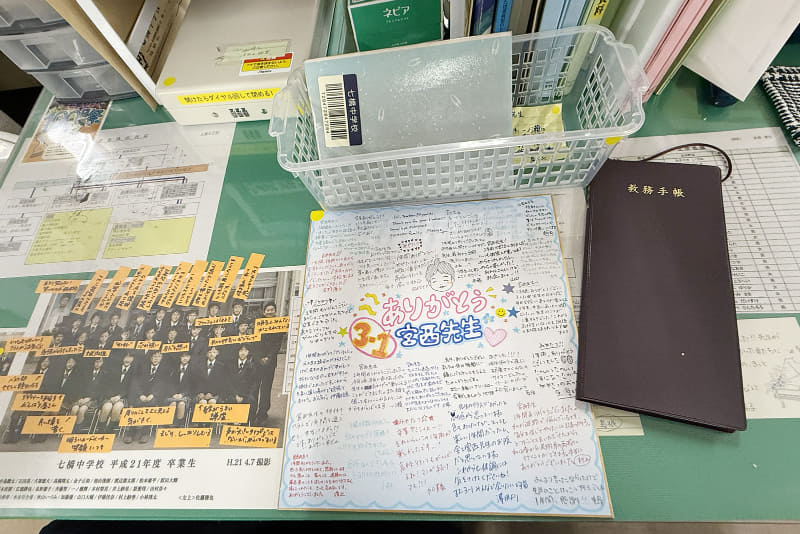 生徒たちからの色紙も細かく再現（撮影：編集部）