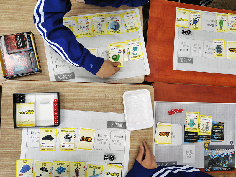 「災害ビースト・バトルアタック」を使ったグループワークの様子（出典：能美防災株式会社、以下同じく）