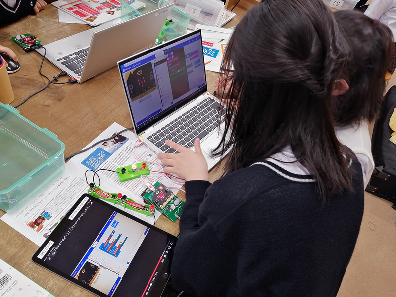 追手門学院大手前中学校が、STEAM教材「micro:bit」を利用した「AIと機械学習の概念を探究するIT授業」を12月13日（土）に開催（出典：学校法人追手門学院）