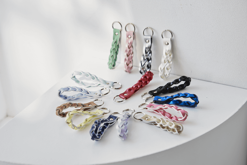 アンケート特典の「選べる三つ編みチャーム」