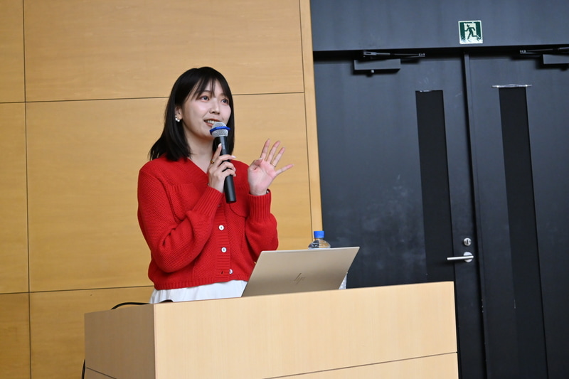 株式会社マイナビ出版が、文芸評論家・三宅香帆氏を特別講師に迎え、大阪国際中学校・高等学校の中学生約300人に対して出張授業を開催（出典：株式会社マイナビ出版、以下同じく）