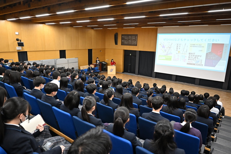 中学生約300人に対し特別講演
