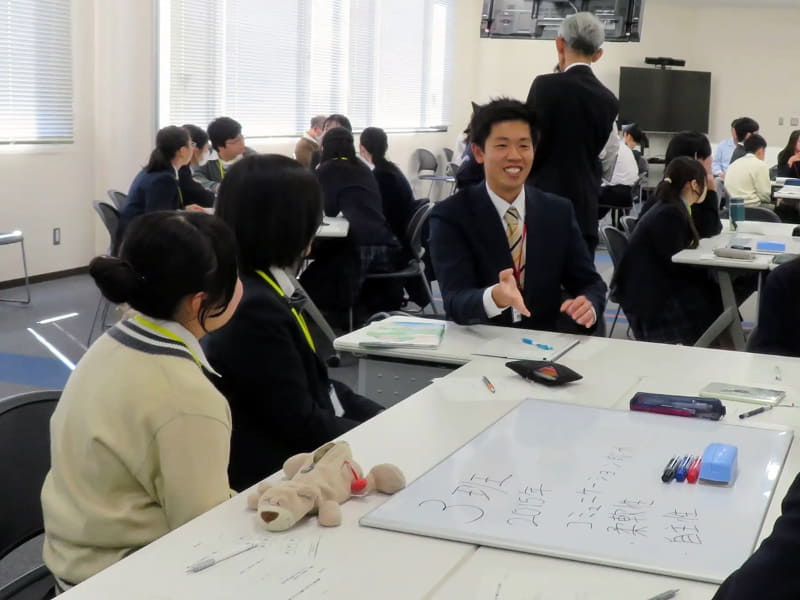 小学校教員から現場のやりがいや課題をヒアリング