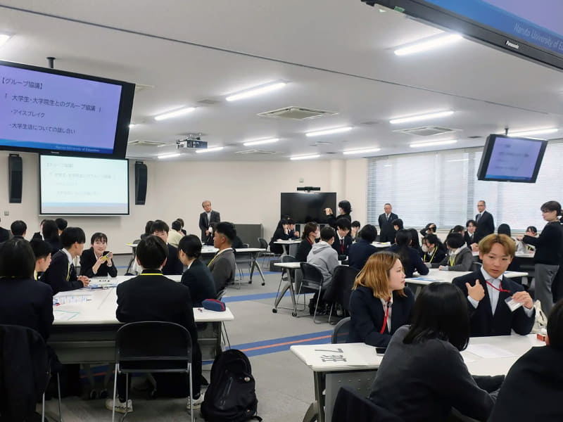 大学での学びや大学生活についてグループで協議