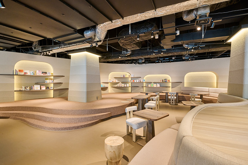 1階のパブリックエリア。ゆったり過ごせるスペースが広がる