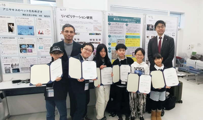 2025年12月の成果発表会に参加した子供たち