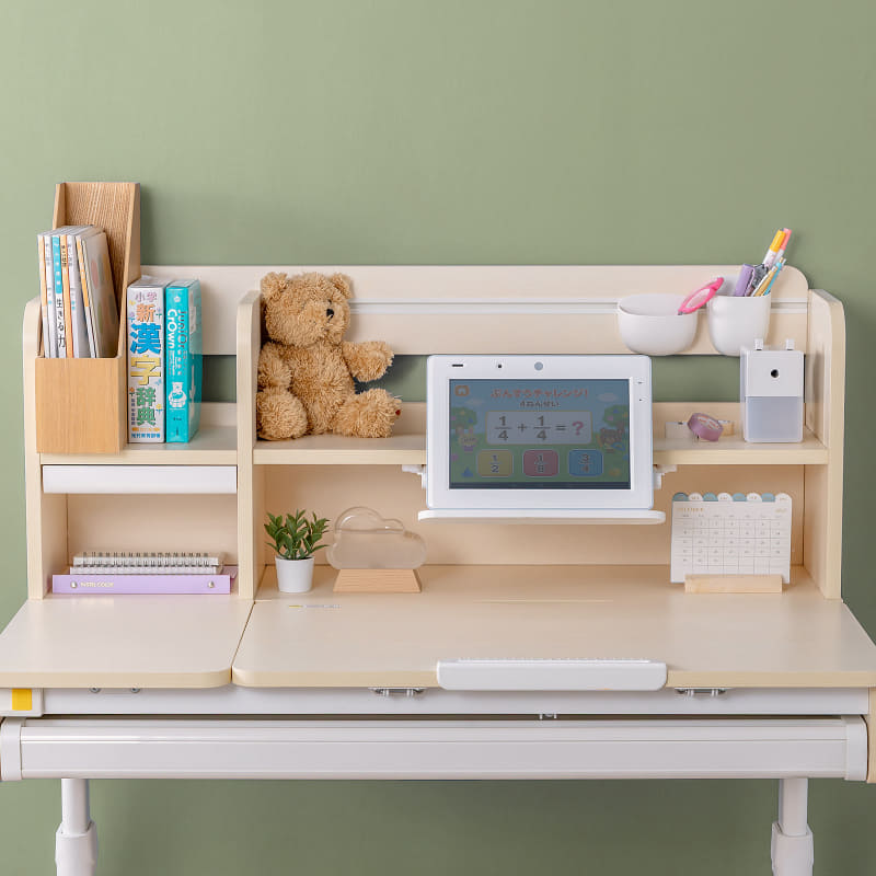 100-ERD053LM（ペントレー付き）は、ペントレーや小物用引き出しを装備