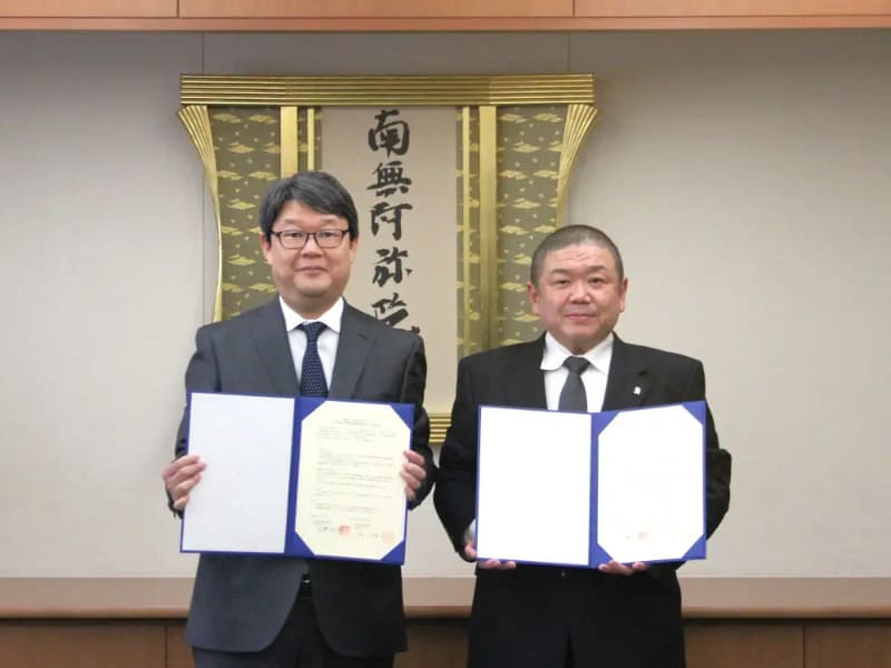 （左）成蹊大学 学長の森 雄一氏、（右）佛教大学 学長の佐藤和順氏（出典：学校法人成蹊学園、以下同じく）