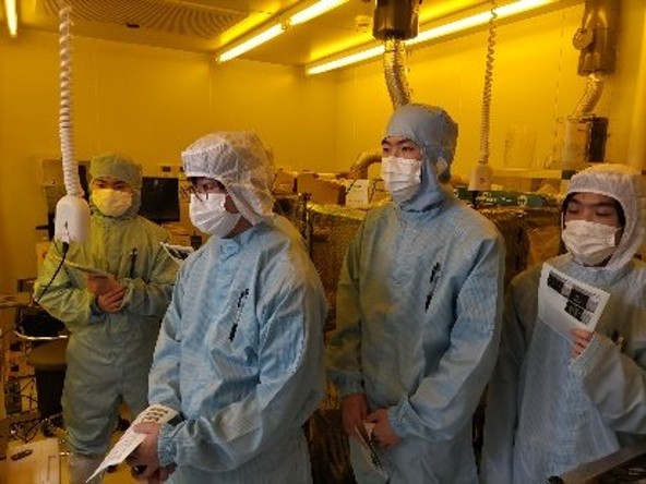 北海道大学での半導体製作体験の様子