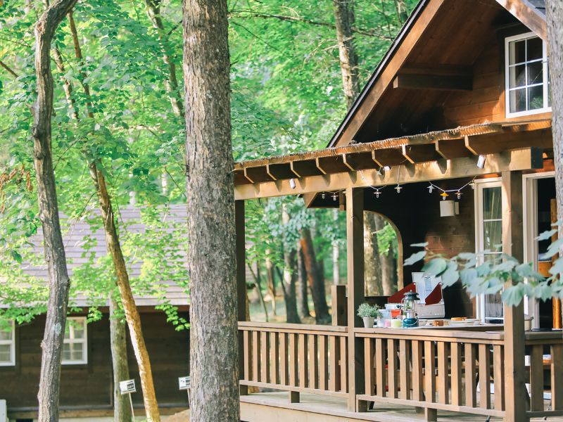 宿泊体験プランでは、トレーラーハウスかコテージ・キャビンを利用できる