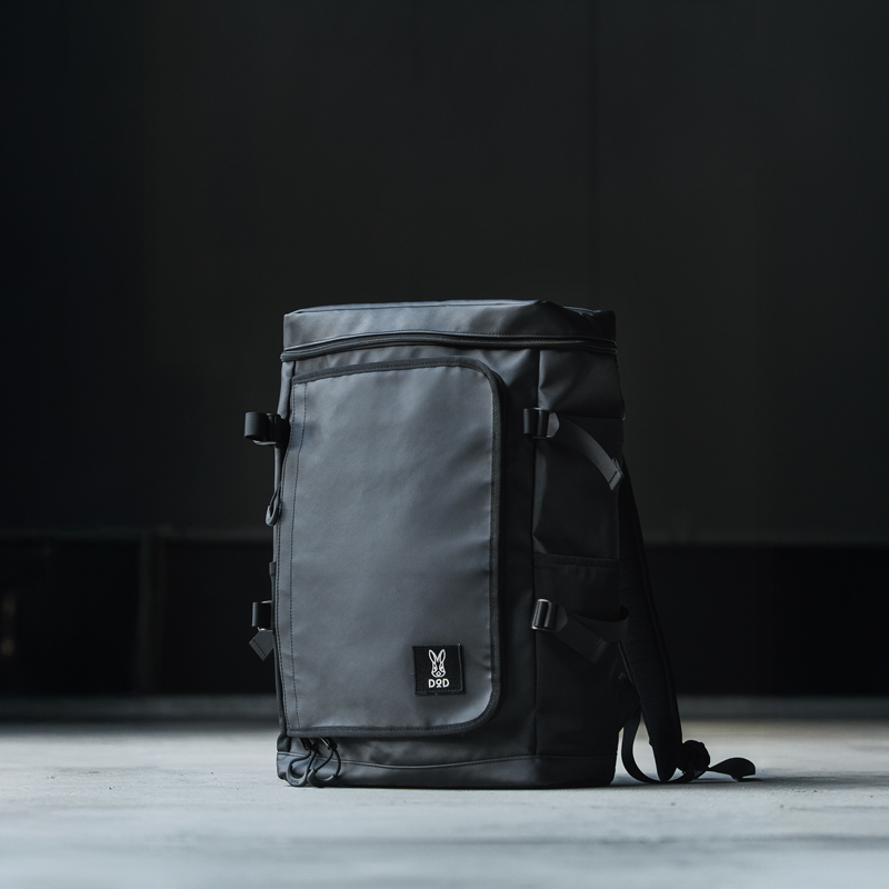 高校・大学・社会人へと成長しても使えるスタイリッシュなデザインを採用