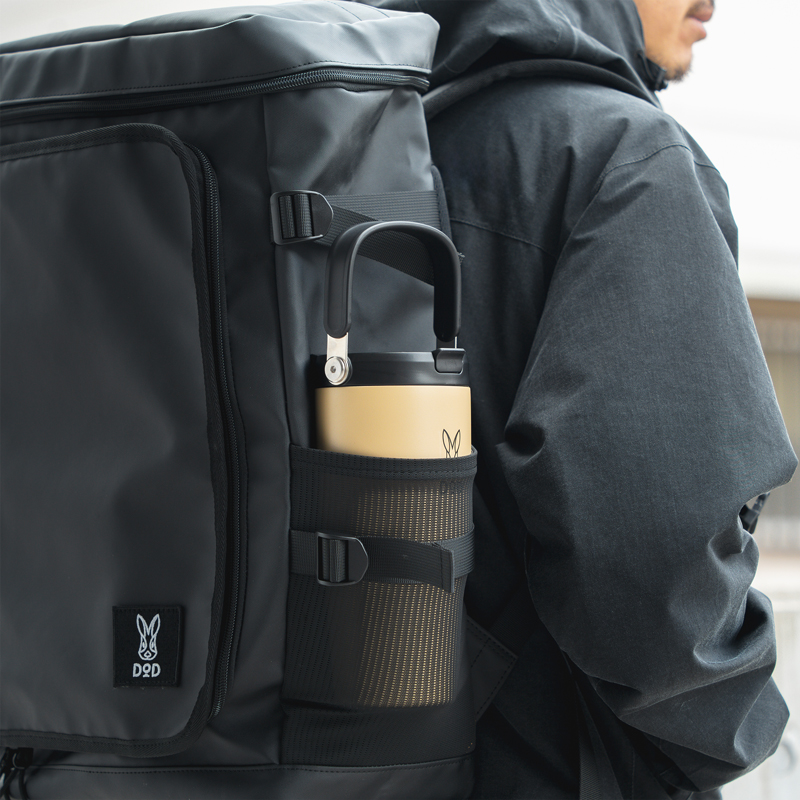 大容量35Lサイズで、部活の道具や大きな水筒も収納可能