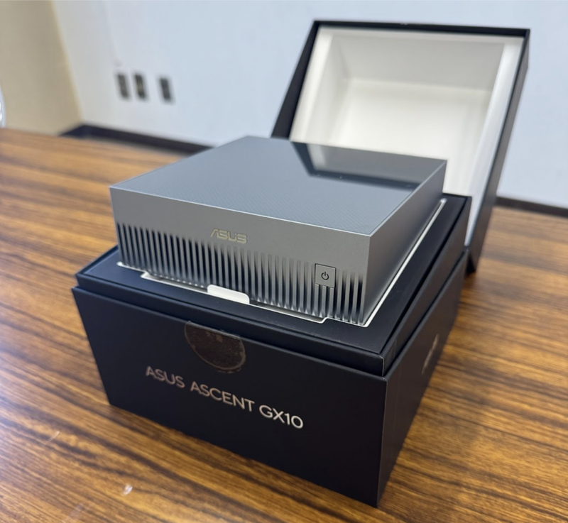 惺山高校が導入したAIスーパーコンピューター「ASUS Ascent GX10」（出典：株式会社TERRAISE／以下、同じ）