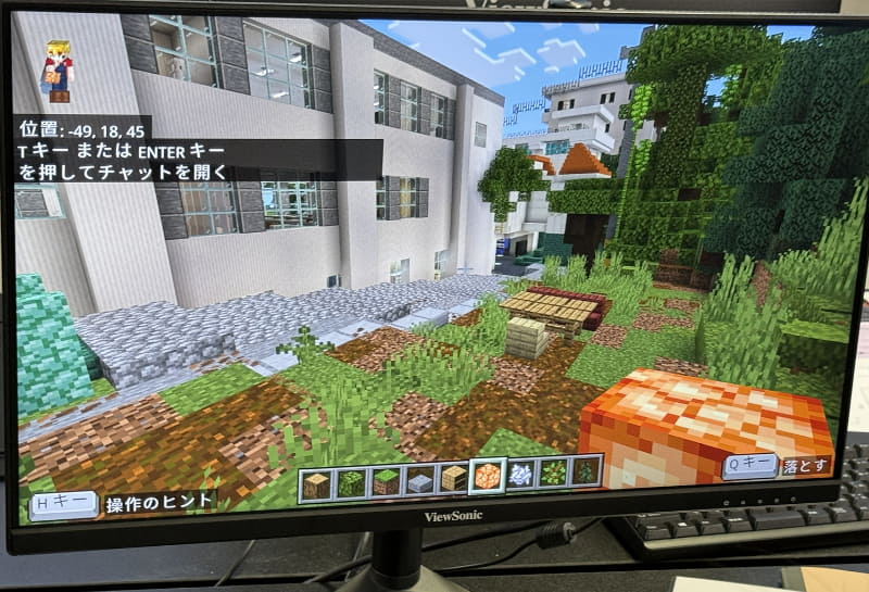マイクラで再現した立修館高等専修学校の校舎に癒し空間をつくった