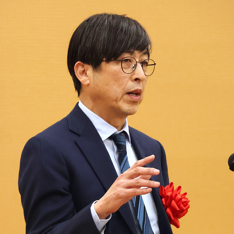 九州工業大学情報工学部の青木俊介教授