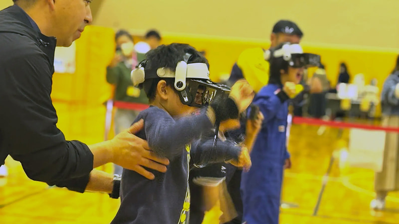テクノスポーツを体験する子供の様子