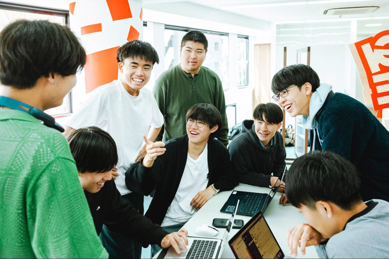 HR高等学院のホームルームの様子