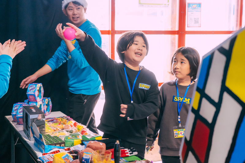 大人気ゲームのキャラクターグッズや豪華景品が当たる抽選会を実施