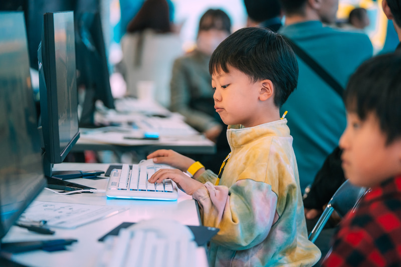 大阪城を忠実に再現したゲーム内ワールドで、eスポーツを体験