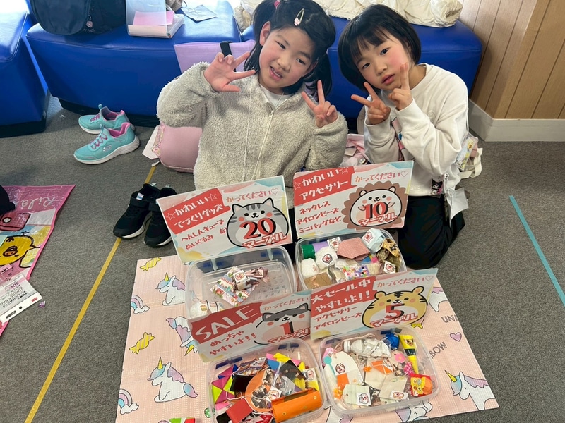 手作りのアクセサリーを販売