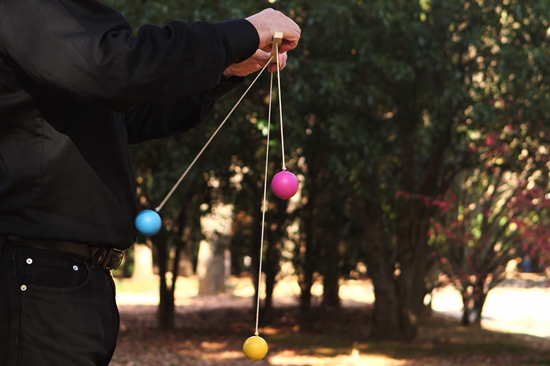 長さが異なる振り子の動きを観察