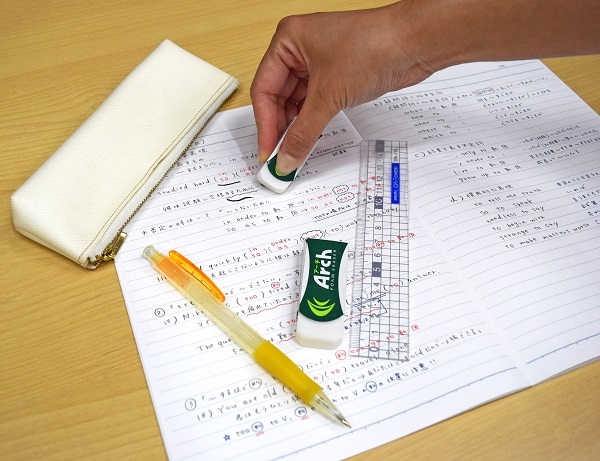 アーチ消しゴム（出典：株式会社サクラクレパスサイトより）