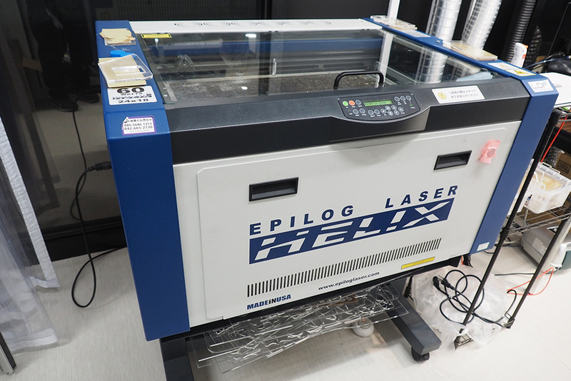 出力60Wのレーザー加工機