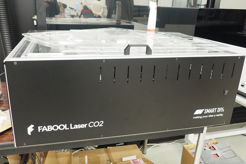 こちらも出力60Wのレーザー加工機