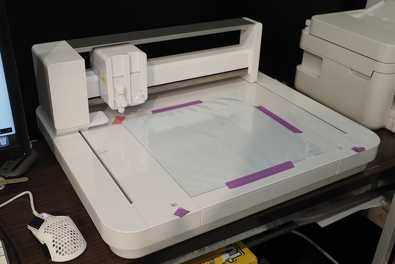 こちらはステッカーなどを切るカッティングマシン