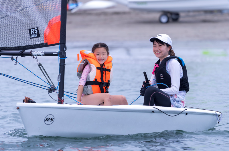 各ヨットにインストラクターが同乗