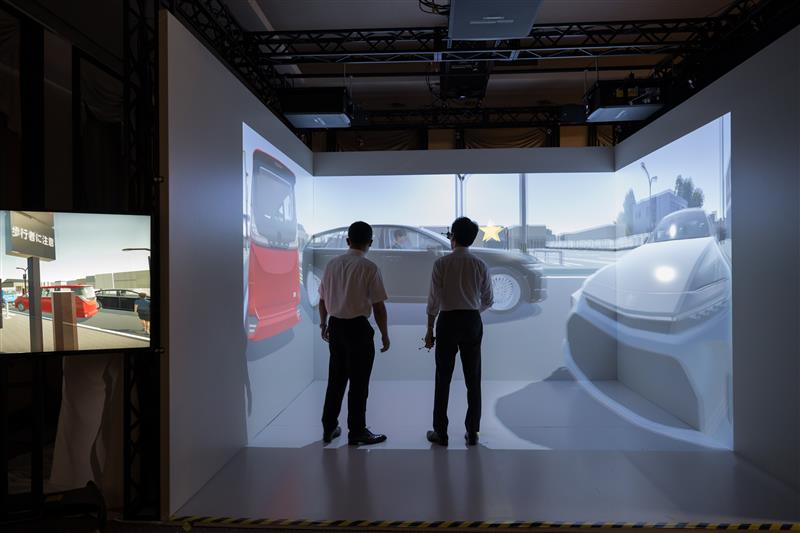 プロジェクションマッピングによる道路上の危険疑似体験