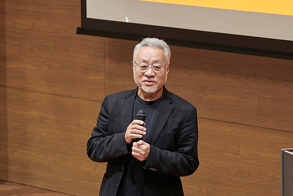 岡文織物株式会社 代表取締役会長 岡本就介氏