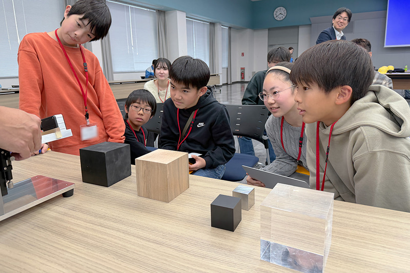 椿本チエイン：素材の違いによる摩擦の変化を実験