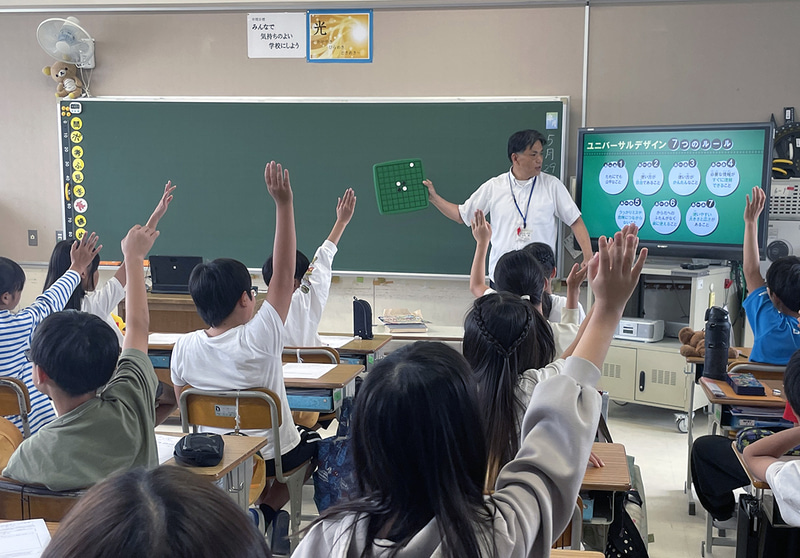 堺市立東百舌鳥小学校の6年生授業の様子