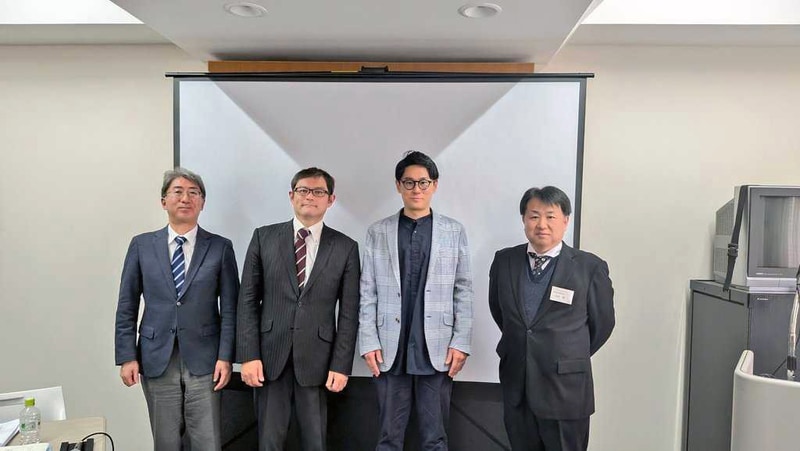 （左から）横尾康治氏（学校法人十文字学園 十文字中学・高等学校 校長）、松川來仁氏（株式会社フィオレ・コネクション 代表取締役社長）、星野達郎氏（株式会社NIJIN 代表取締役）、木田 博氏（鹿児島市教育委員会 教育DX担当部長）