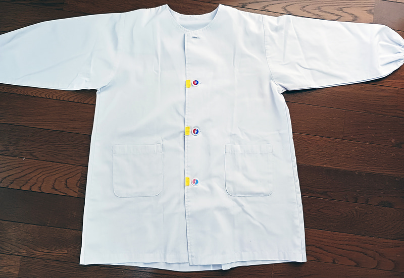 優秀賞【小学生（知的障害）の部】「インクルボタン」（小田原市立豊川小学校 赤松陽子氏）