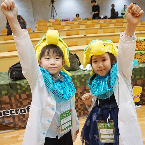 チーム「イカバルーン」の小宮山一成さん（左）、服部はるさん（右）（撮影：編集部）