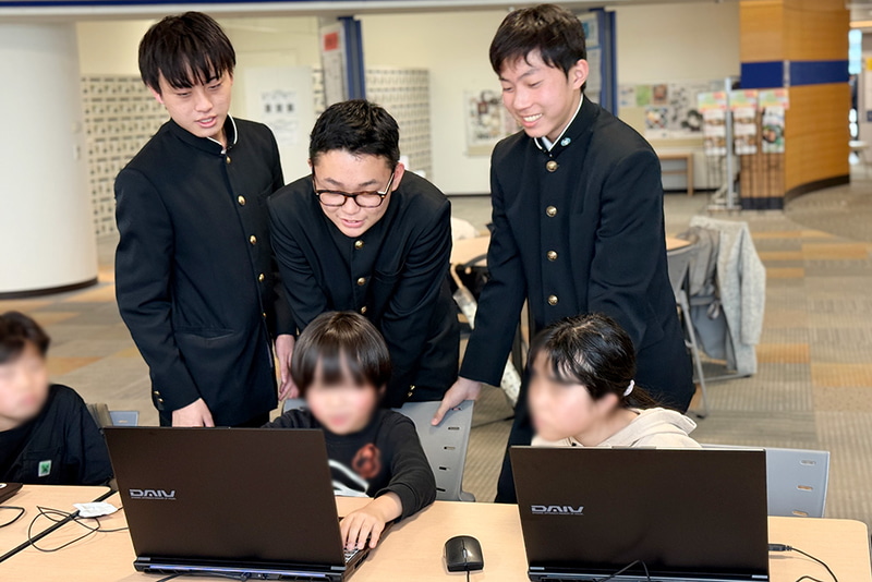 高校1年生が小学生にマインクラフトのアドオン開発を指南