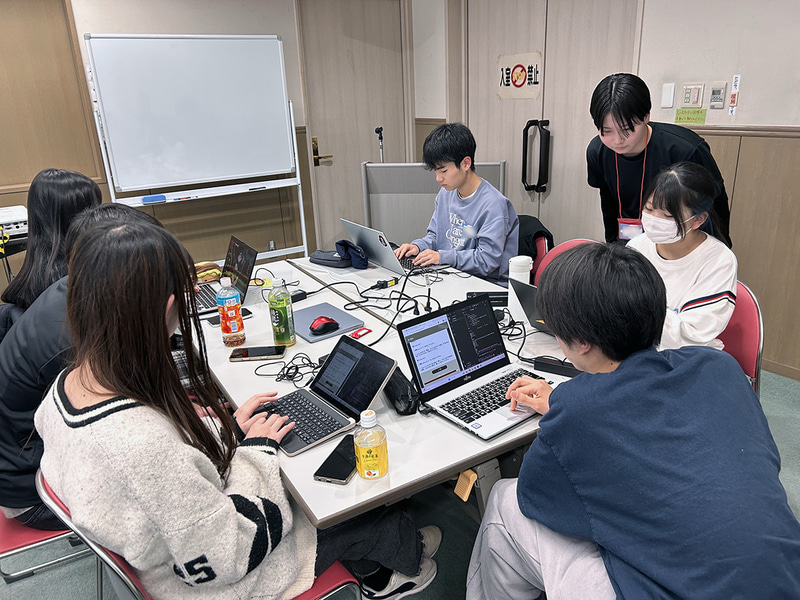 株式会社プロキッズが、奈良市の委託事業として「Pythonプログラミング集中講座」で、生成AIを活用した新しい学習支援モデルを導入（出典：株式会社プロキッズ、以下同じく）