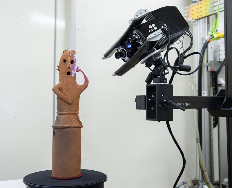 東京国立博物館にて「埴輪 踊る人々」の3D計測現場に密着